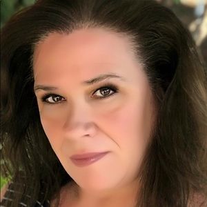 Meet your Posher, Carolyn